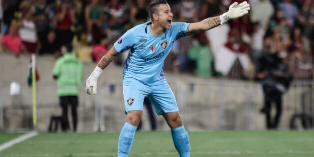 Fábio, do Fluminense, se torna o jogador mais velho a atuar na Libertadores