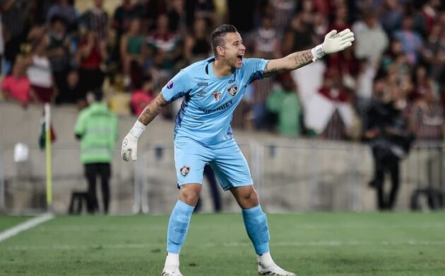 Fábio, do Fluminense, se torna o jogador mais velho a atuar na Libertadores